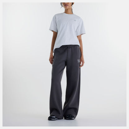 Chi is wearing size S and is 5'9"/ 175cm. Chest: 32"/81cm, Waist: 24"/61cm, Hips: 35"/89cm