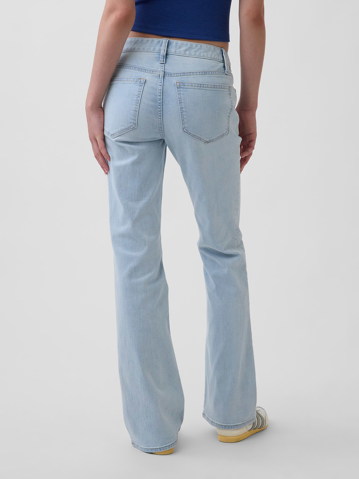 Low Rise Long & Lean Split-Hem Jeans - Light indigo