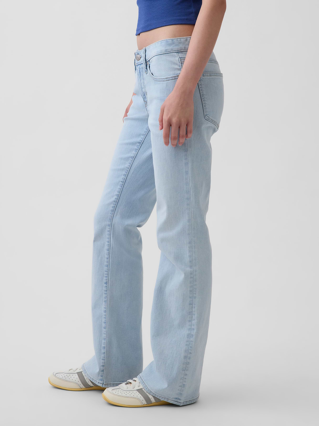 Low Rise Long & Lean Split-Hem Jeans - Light indigo
