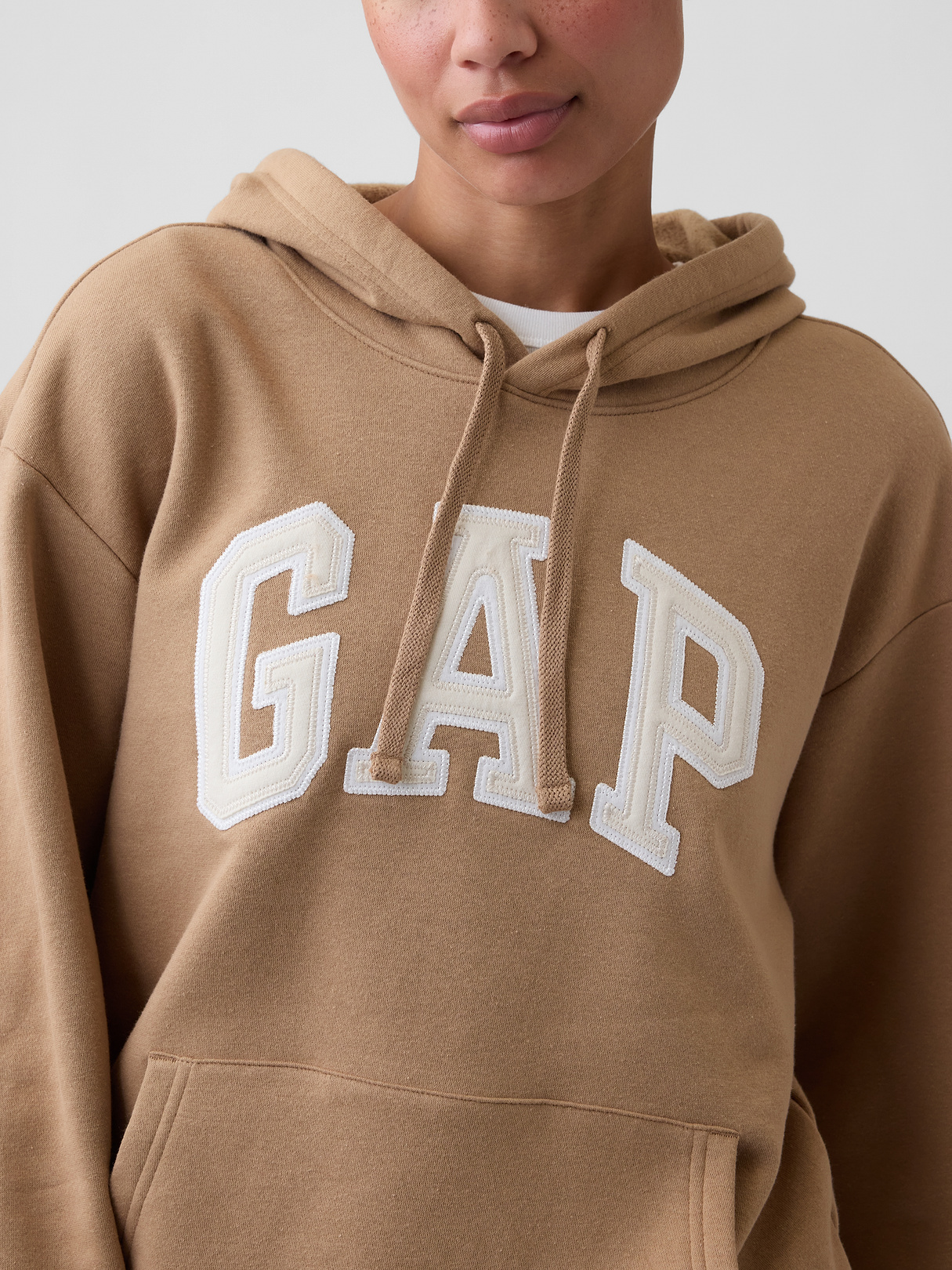 Relaxed Gap Logo Hoodie - Camel hair brown