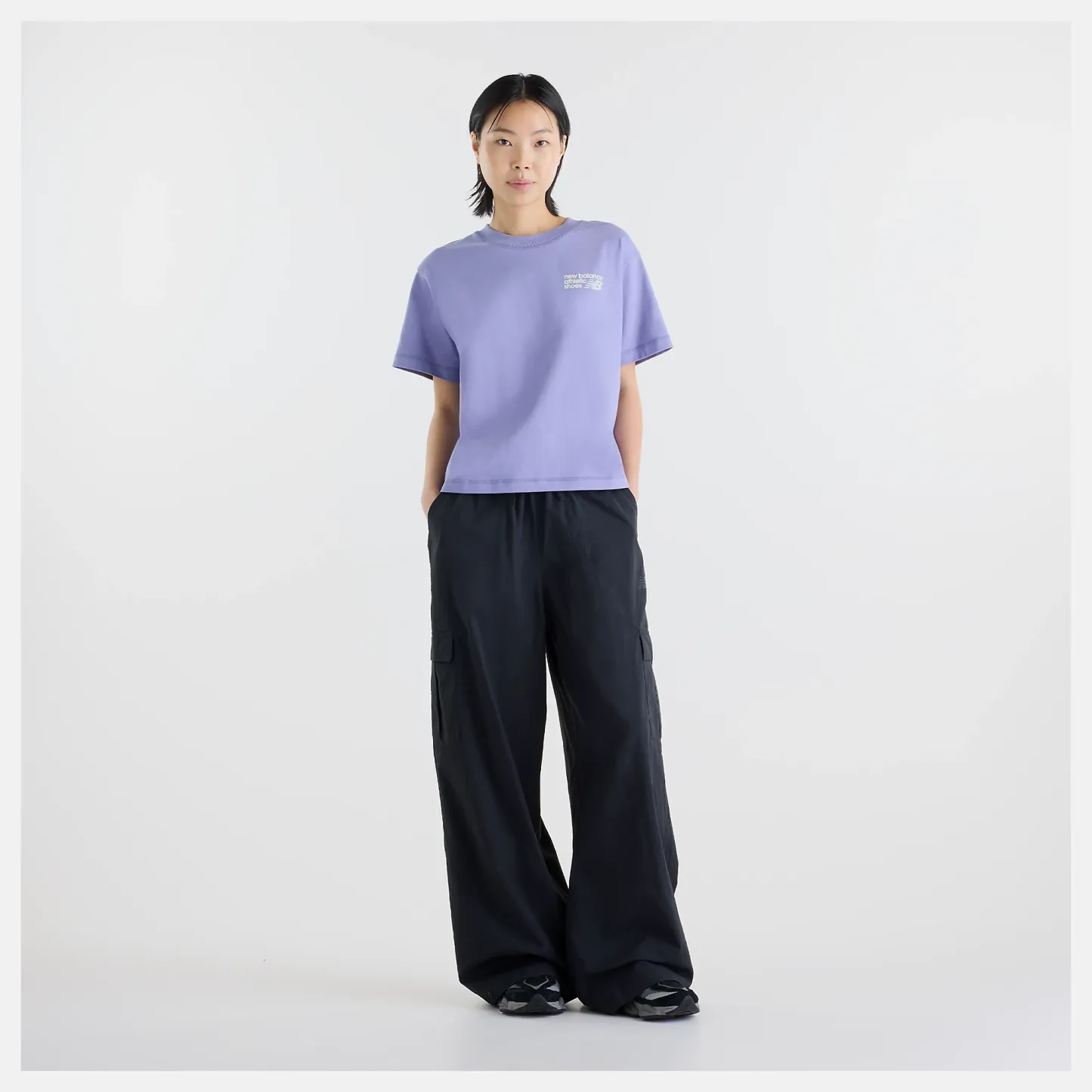 Suhyun Shin lleva una talla S y mide 5'7"/170.18cm. Pecho : 30"/76.2cm, Cintura : 24"/60.96cm, Caderas : 35"/88.9cm