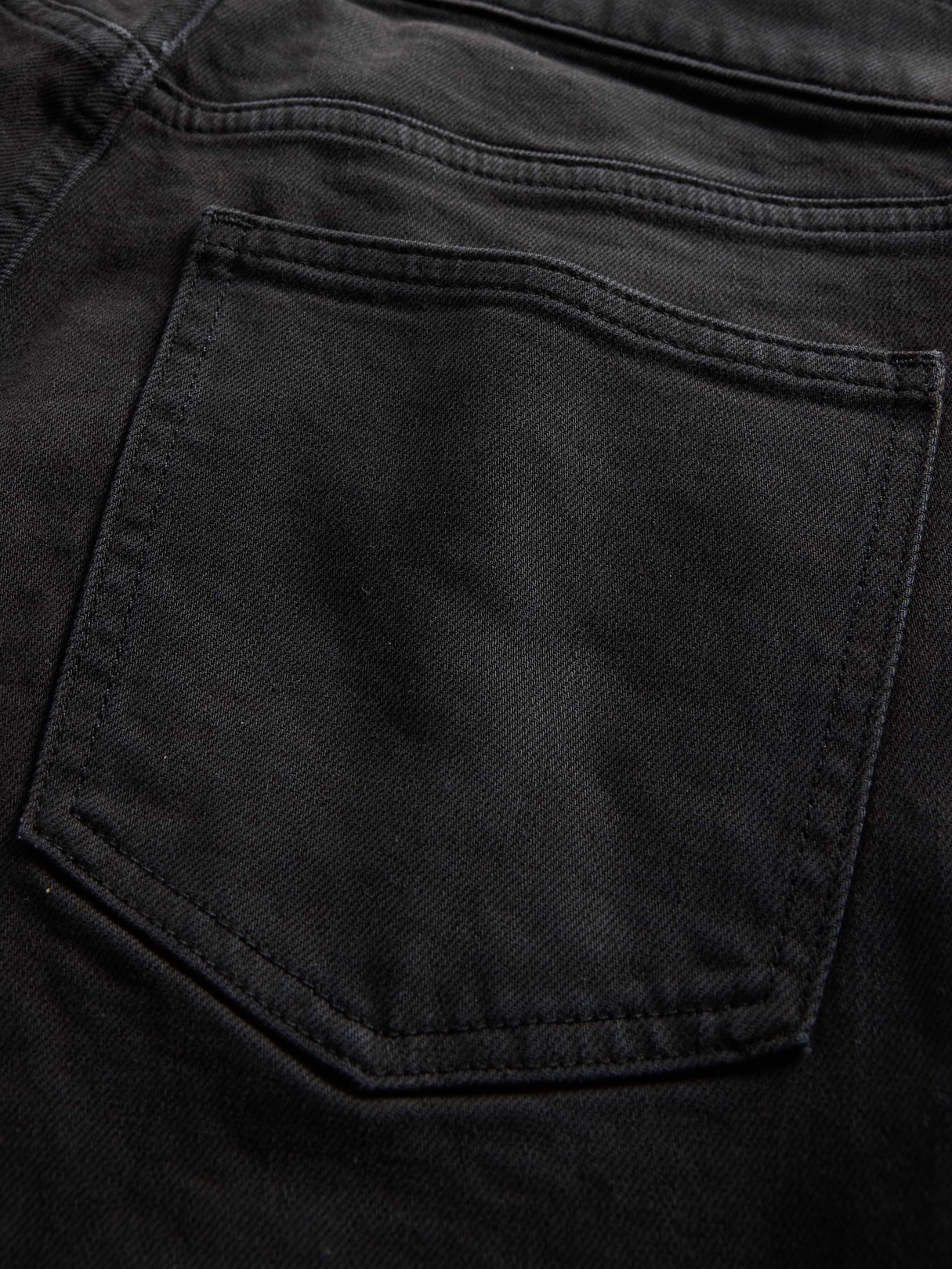 High Rise '90s Slim Straight Jeans - Black wash