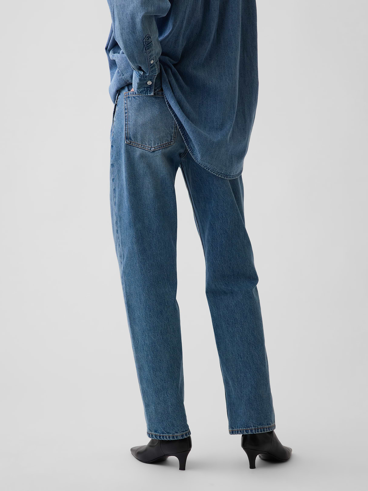 Mid Rise Straight Taper Jeans - Medium wash