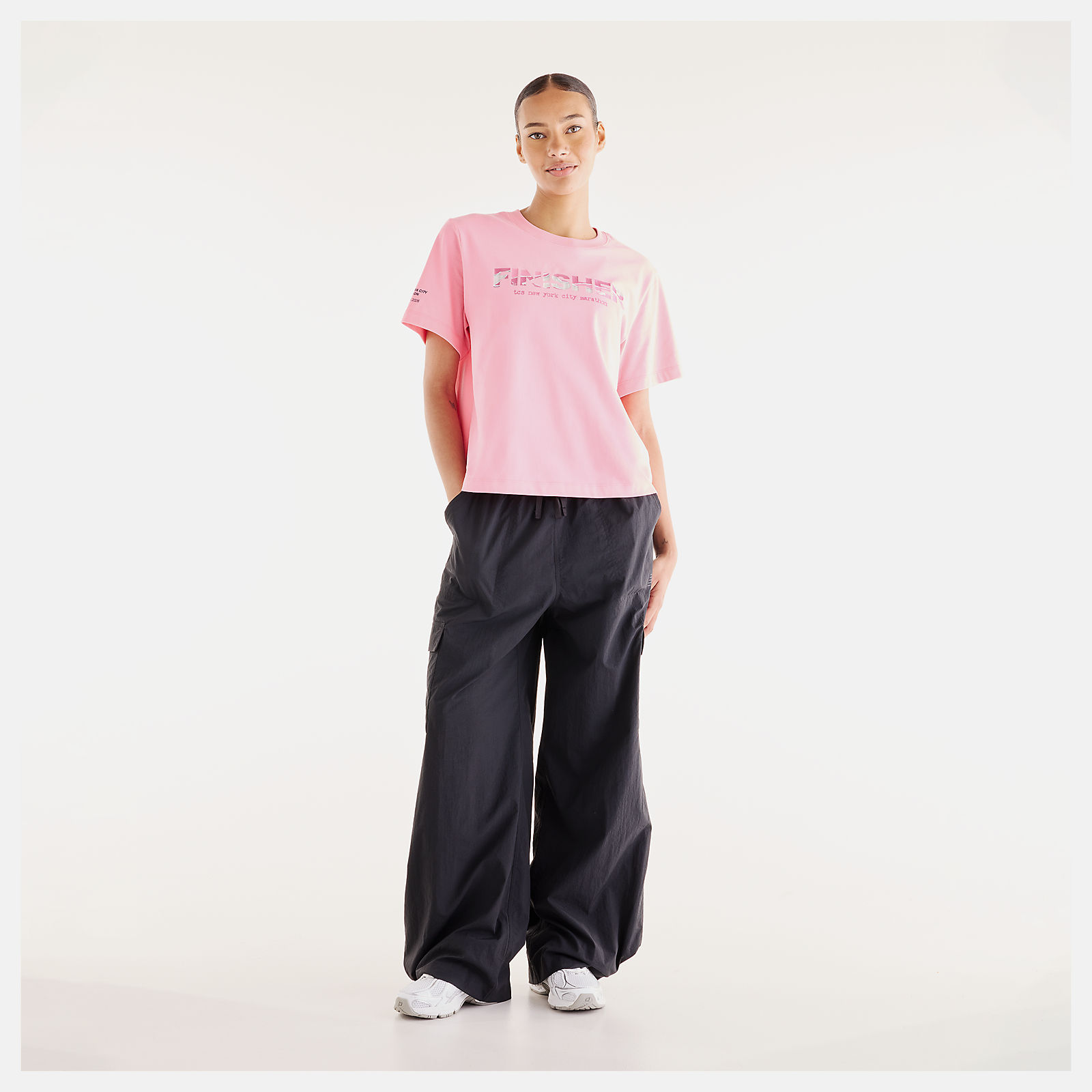 Lola is wearing size S and is 5'8"/172.72cm. Chest: 31.5"/80.01cm, Waist: 25.5"/64.77cm, Hips: 36"/91.44cm
