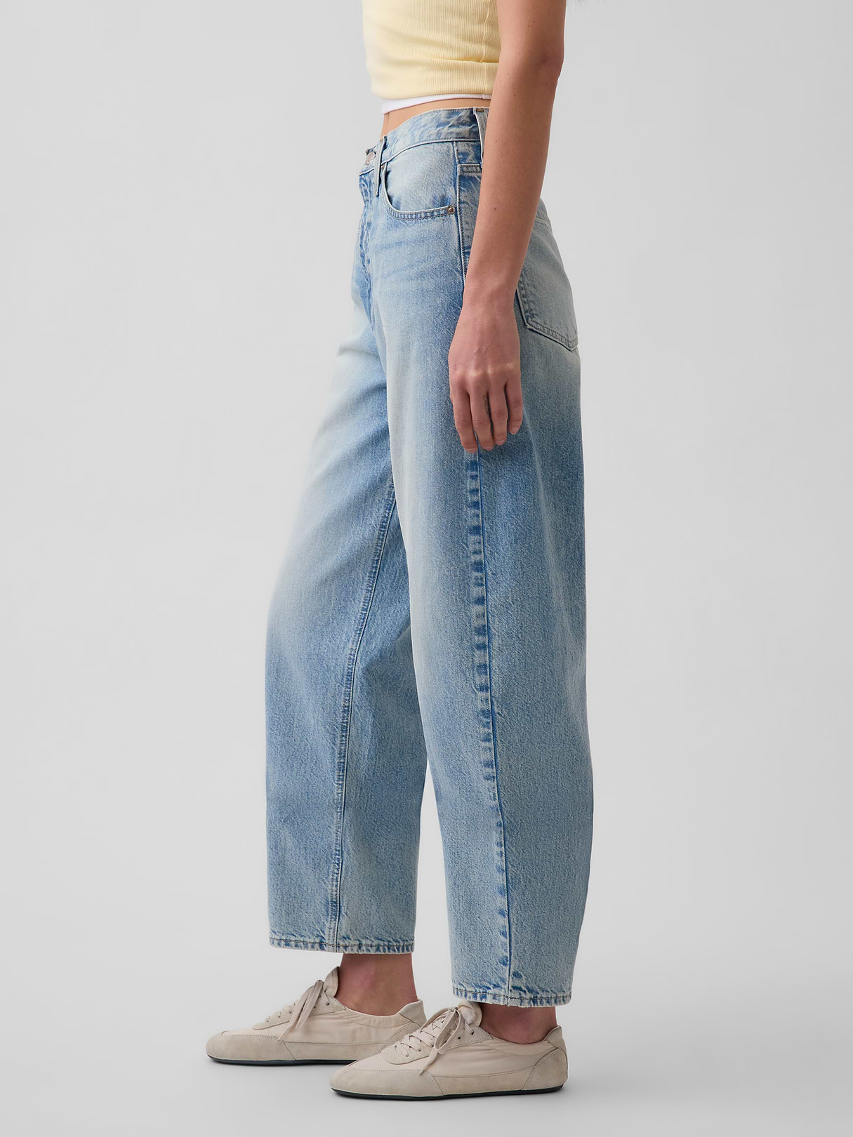 High Rise Crop Barrel Jeans - Light wash