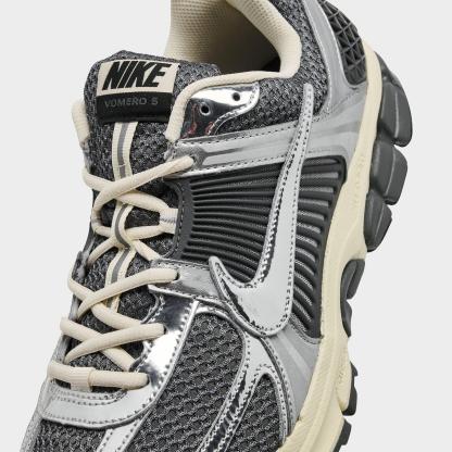 Men's Nithtke Zoom Vomero 5 Casual Shoes - Part 2 - Iron Grey/Metallic Silver/Coconut Milk/Chrome - Detail shot
