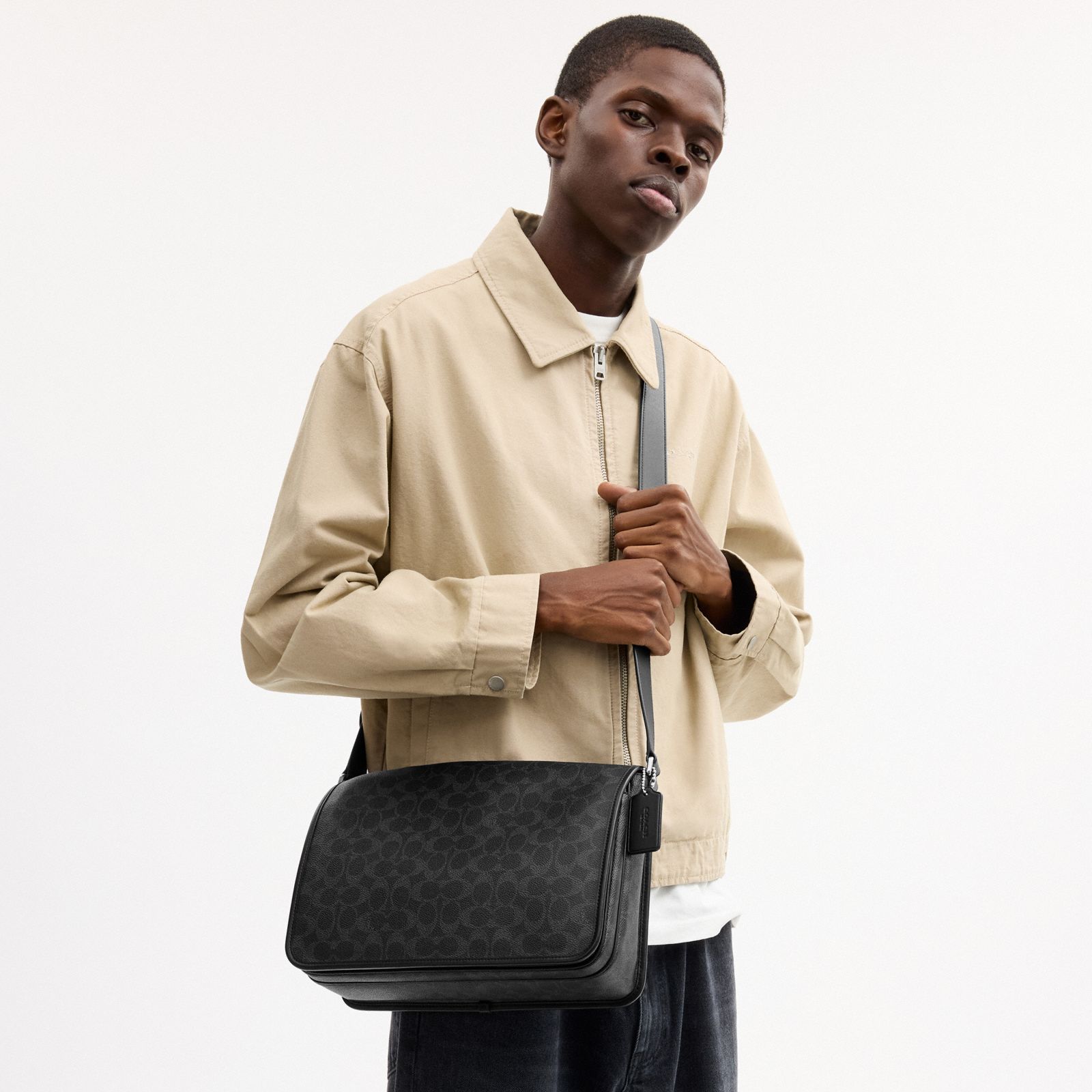 Colby Messenger Bag 32 In Signature Canvas - Silver/Black Signature - view 2