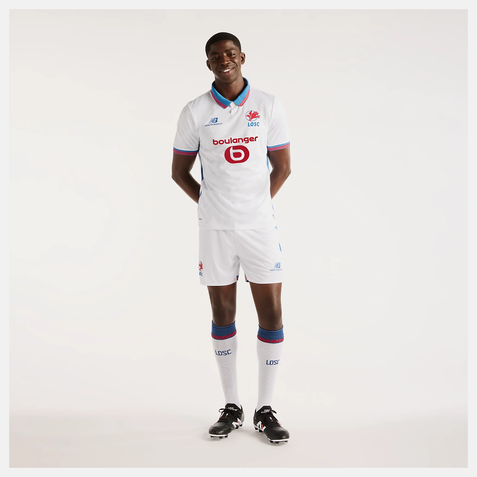 Nelson is wearing size M and is 5'4.5"/164cm. Chest: 34.75"/88cm, Waist: 29"/74cm, Hips: 35.5"/90cm