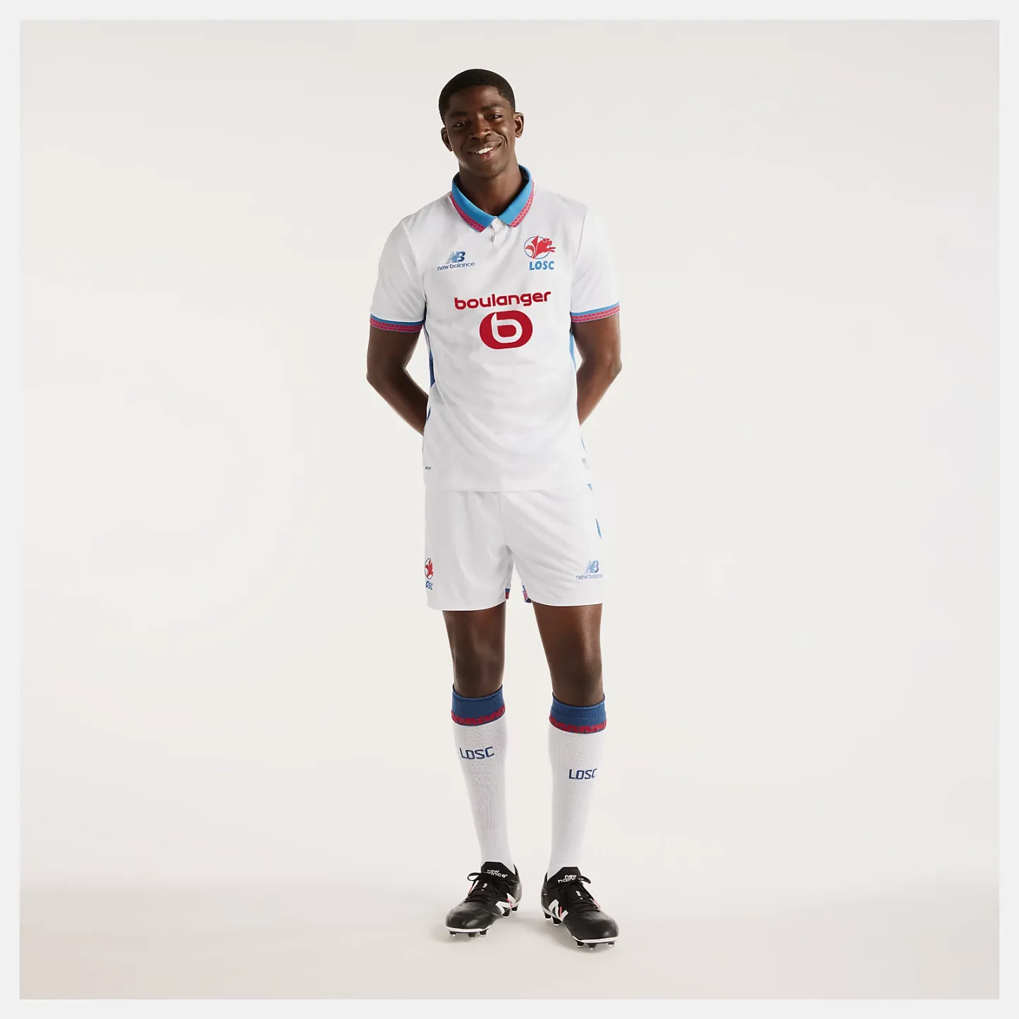 Nelson is wearing size M and is 5'4.5"/164cm. Chest: 34.75"/88cm, Waist: 29"/74cm, Hips: 35.5"/90cm