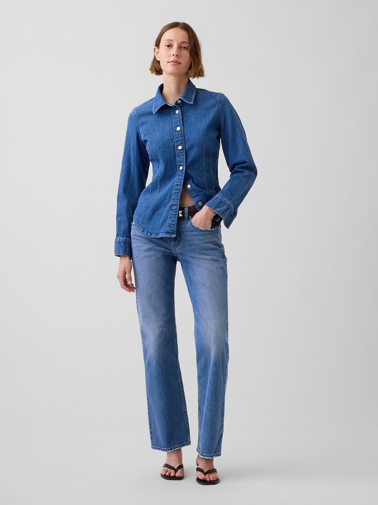 Mid Rise Relaxed Straight Jeans - Medium wash