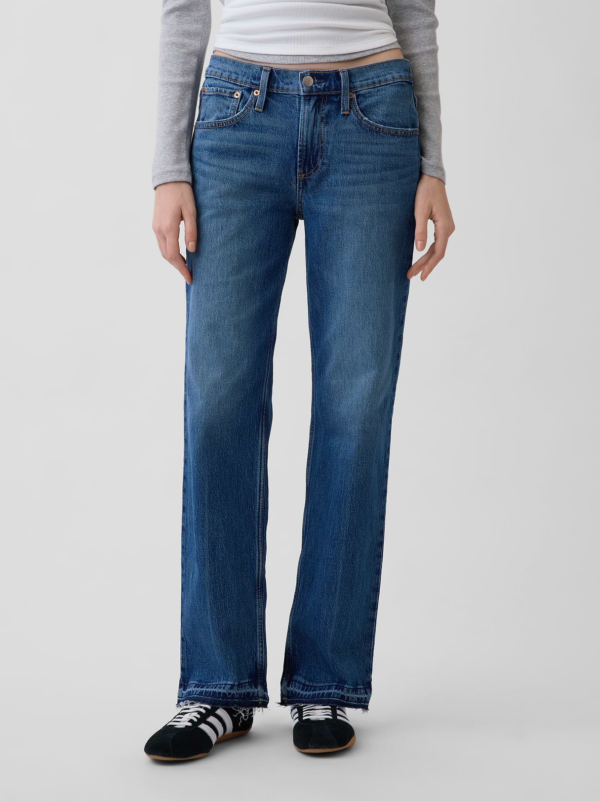 Mid Rise Relaxed Straight Jeans - Medium wash