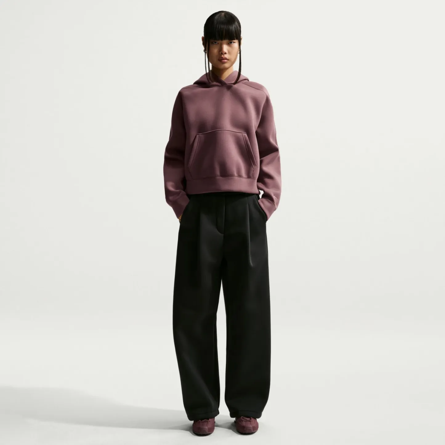 Nike Women's Sportswear Loose Mid-Rise Fleece Trousers - Black image 1