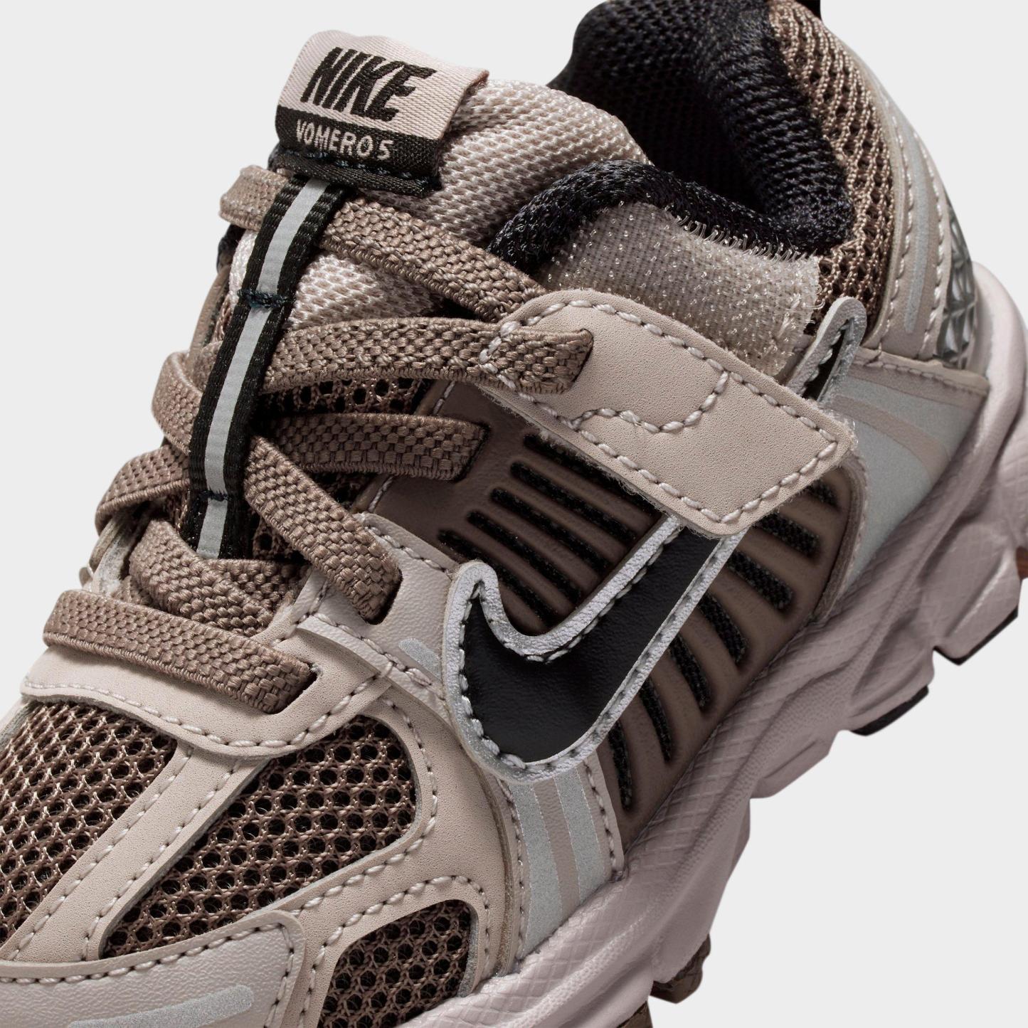 Infant and Kids' Toddler Nithtke Vomero 5 Stretch Lace Casual Shoes - College Grey/Cave Stone/Metallic Silver/Black - Detail shot