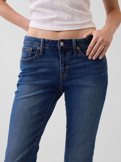 Low Rise Long & Lean Split-Hem Jeans - Medium wash