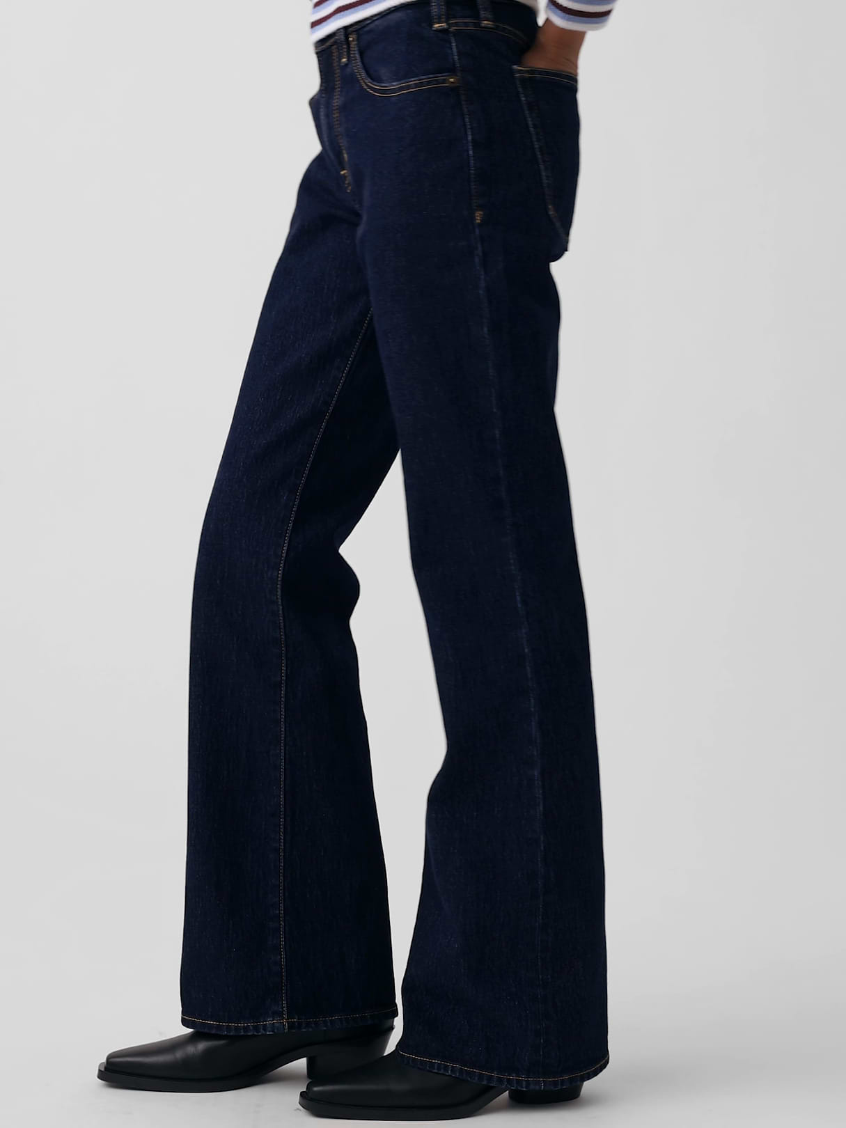 Mid Rise Relaxed Flare Jeans - Rinse wash