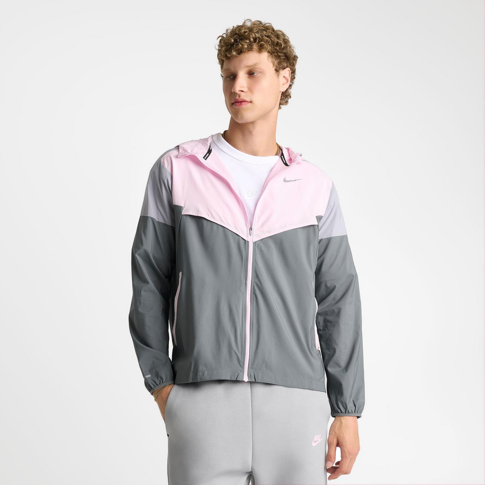 Men's Nike Impossibly Light Windrunner Running Jacket - Smoke Grey/Pink Foam/Wolf Grey