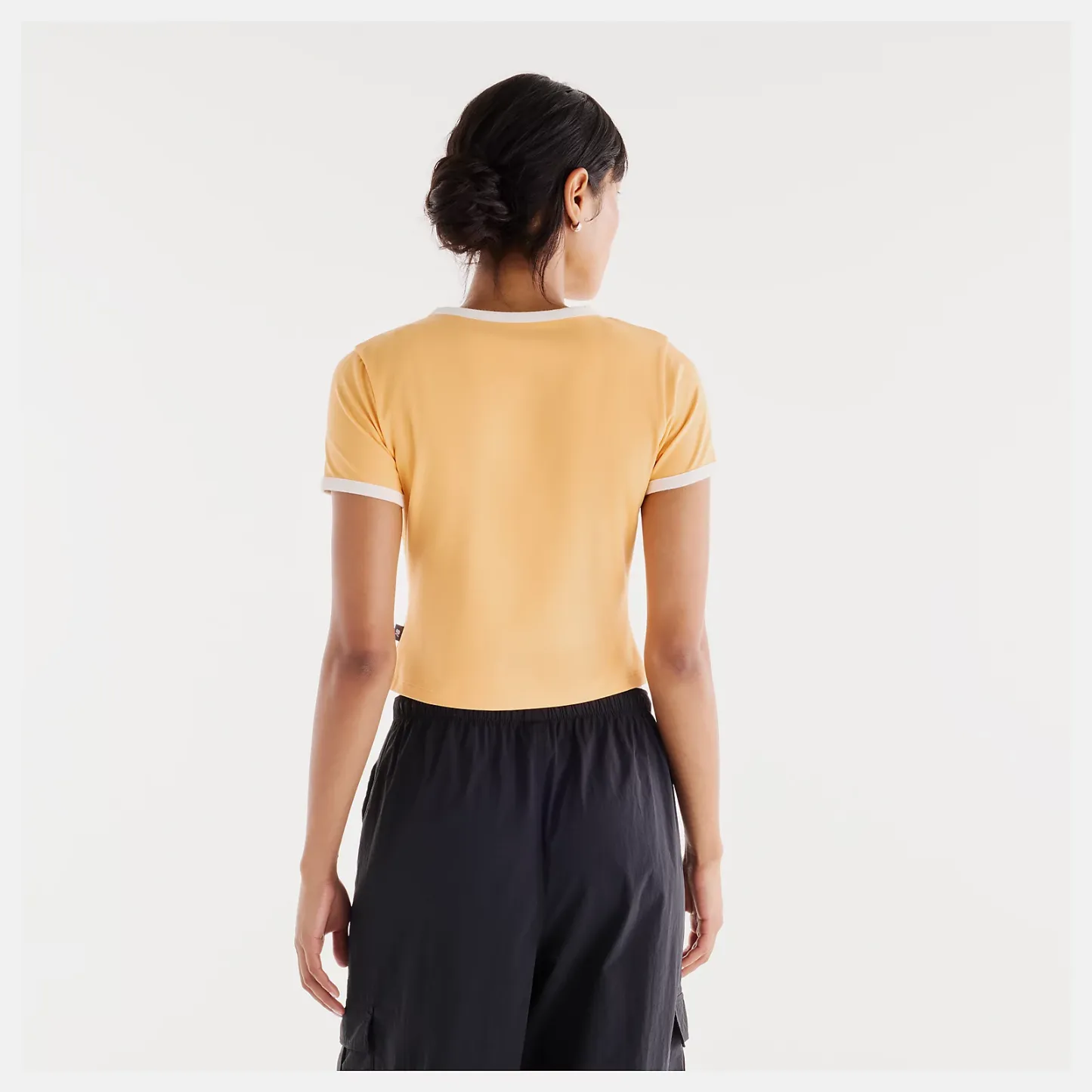Chi is wearing size S and is 5'9"/ 175cm. Chest: 32"/81cm, Waist: 24"/61cm, Hips: 35"/89cm