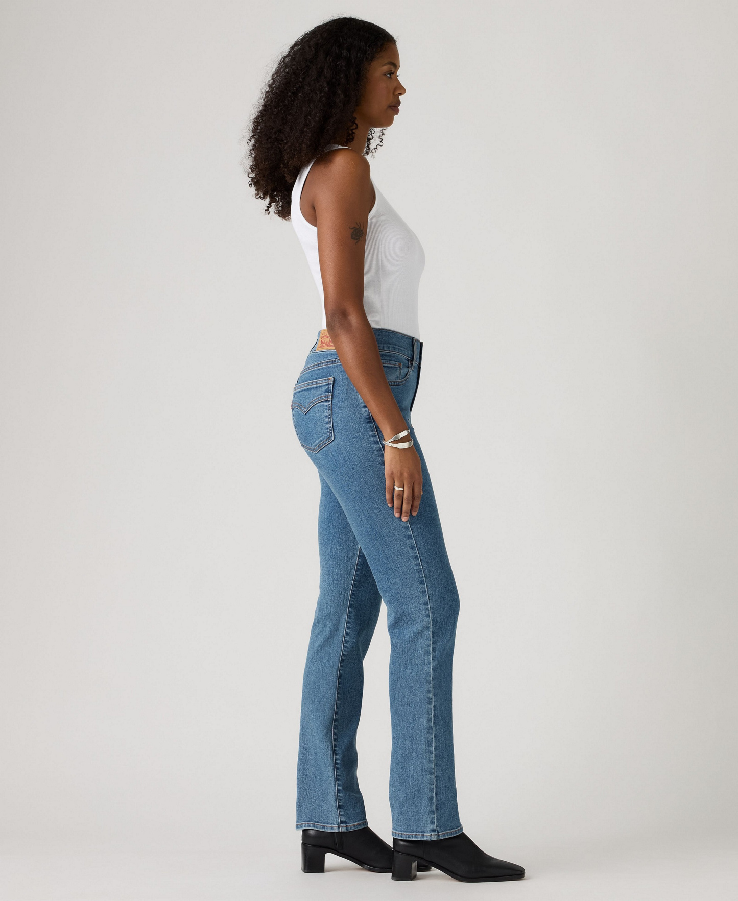 Levi's Women's Classic Mid-Rise Straight-Leg Jeans - We Have Arrived