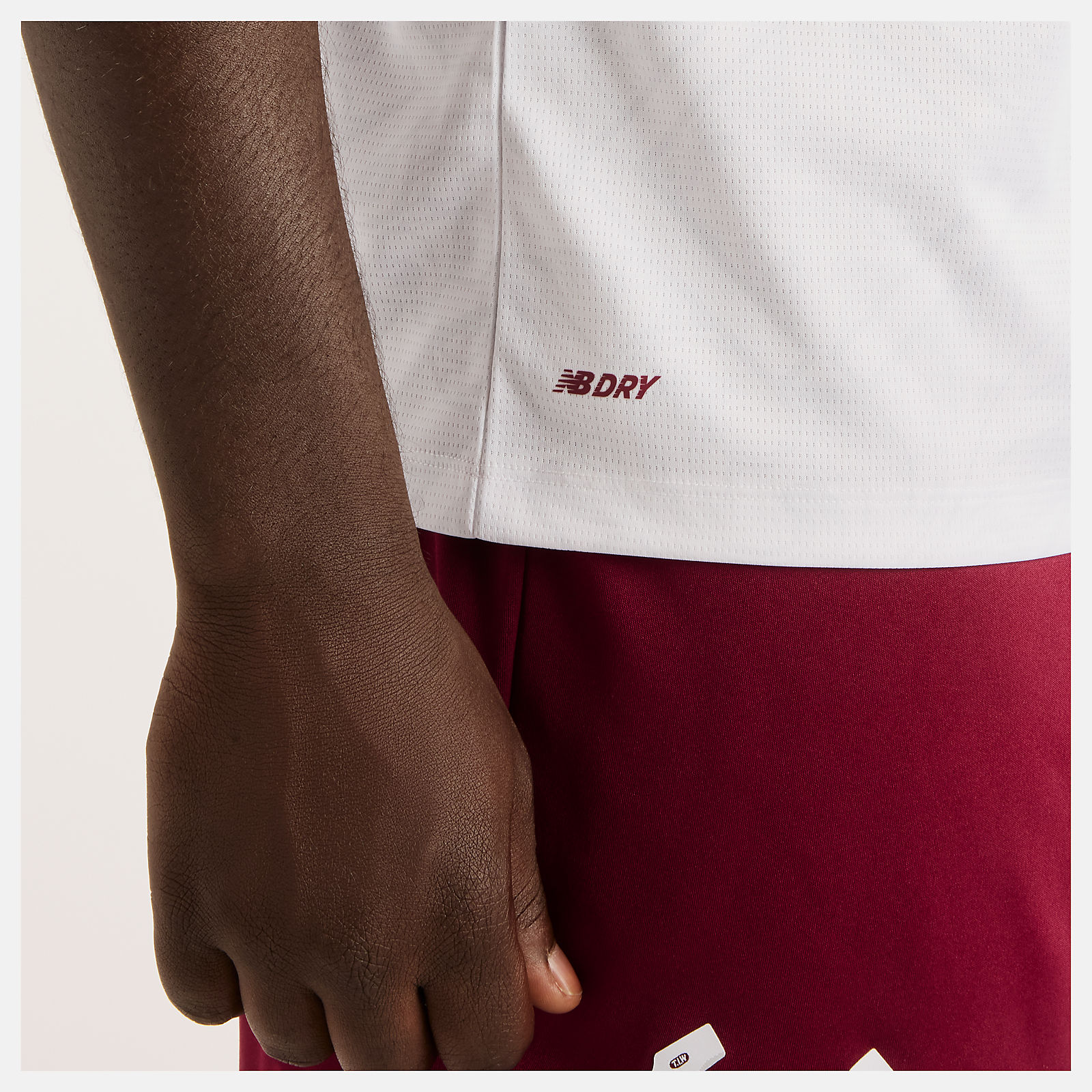 Fall is wearing size M and is 6'/183cm. Chest: 33.5"/85cm, Waist: 26.75"/68cm, Hips: 35"/89cm