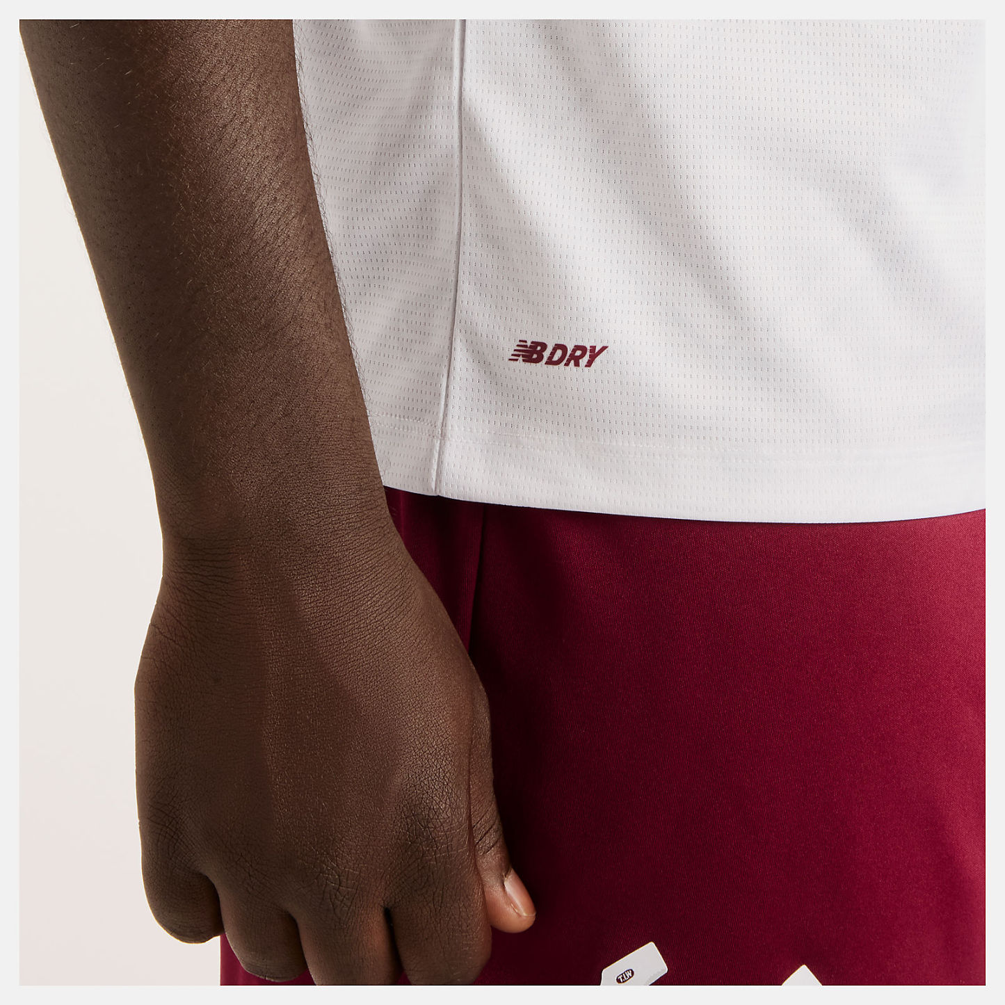Fall is wearing size M and is 6'/183cm. Chest: 33.5"/85cm, Waist: 26.75"/68cm, Hips: 35"/89cm