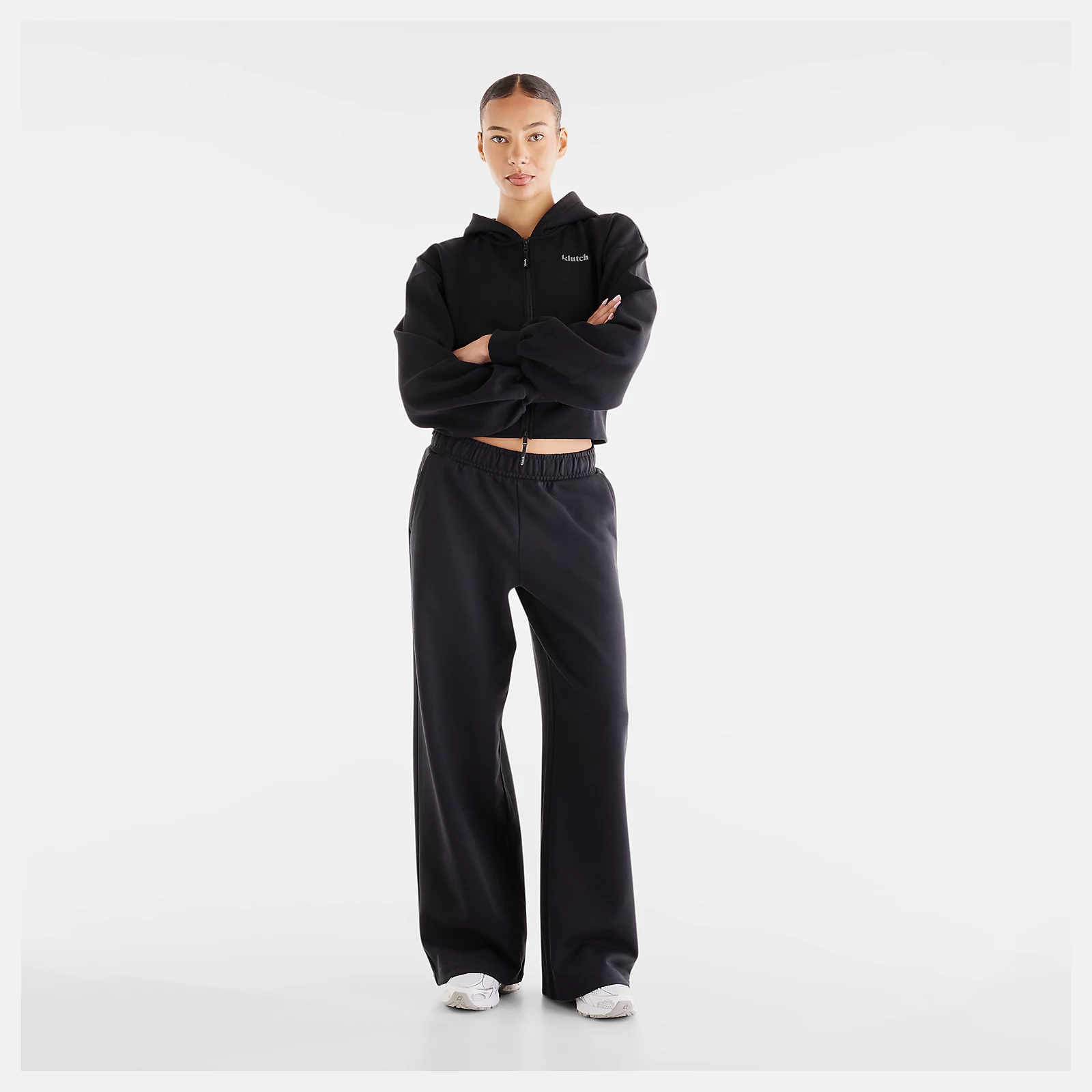 Lola is wearing size S and is 5'8"/172.72cm. Chest: 31.5"/80.01cm, Waist: 25.5"/64.77cm, Hips: 36"/91.44cm