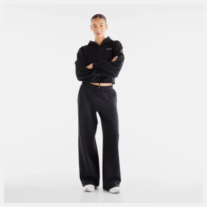 Lola is wearing size S and is 5'8"/172.72cm. Chest: 31.5"/80.01cm, Waist: 25.5"/64.77cm, Hips: 36"/91.44cm