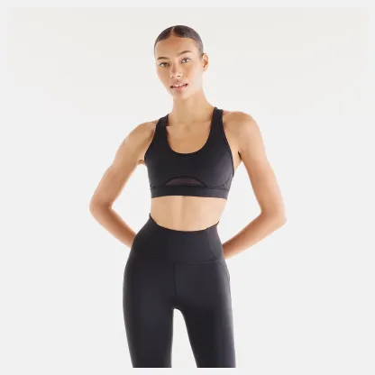 Lola is wearing size S and is 5'8"/172.72cm. Chest: 31.5"/80.01cm, Waist: 25.5"/64.77cm, Hips: 36"/91.44cm