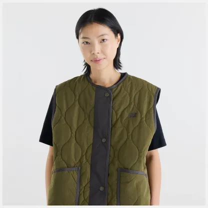 Suhyun is wearing size S and is 5'7"/170.18cm. Chest: 30"/76.2cm, Waist: 24"/60.96cm, Hips: 35"/88.9cm