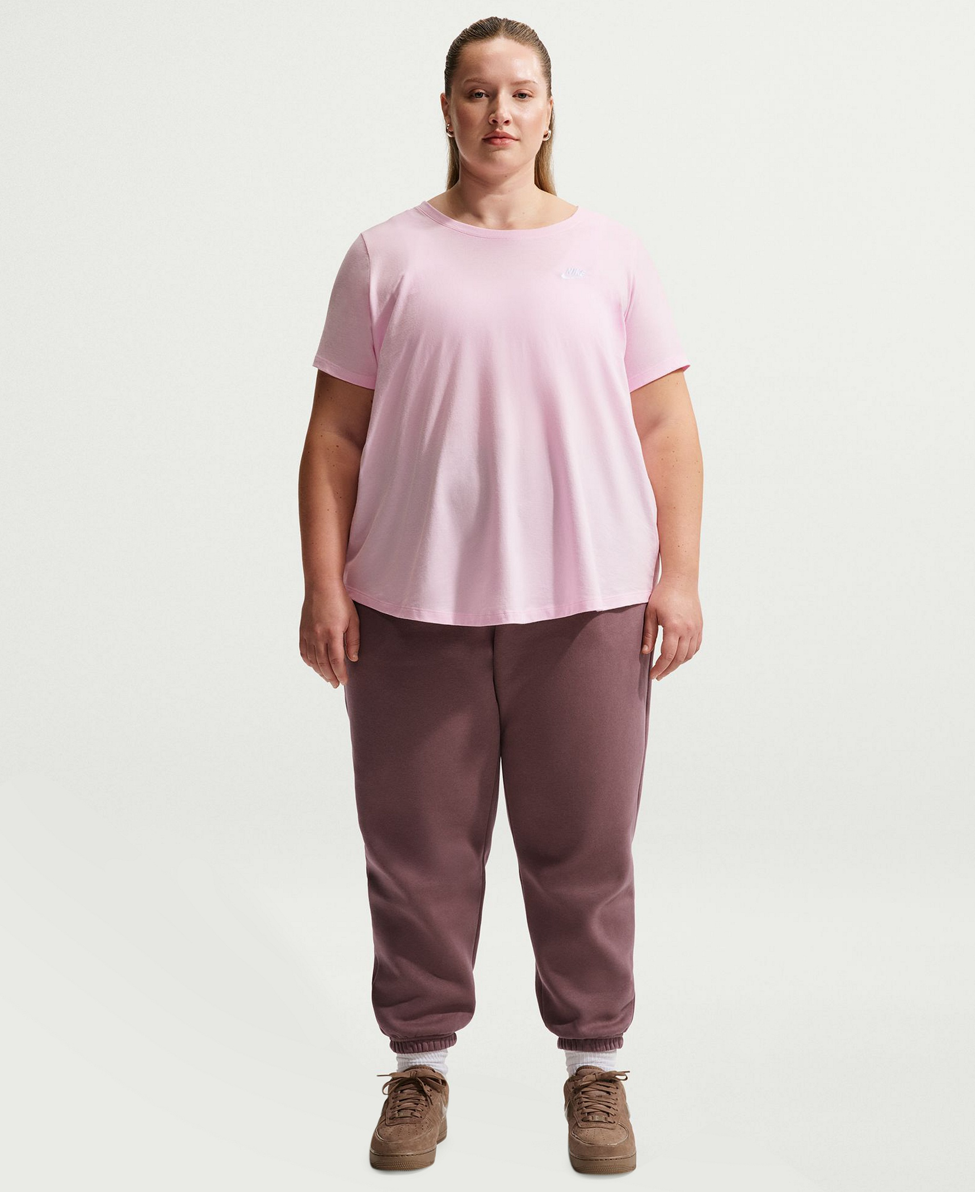 Nike Women's Sportswear Club Essentials T-Shirt - Pink Foam/white