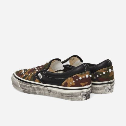 Premium Classic Slip-On Pearlized Sneakers Camo / Black