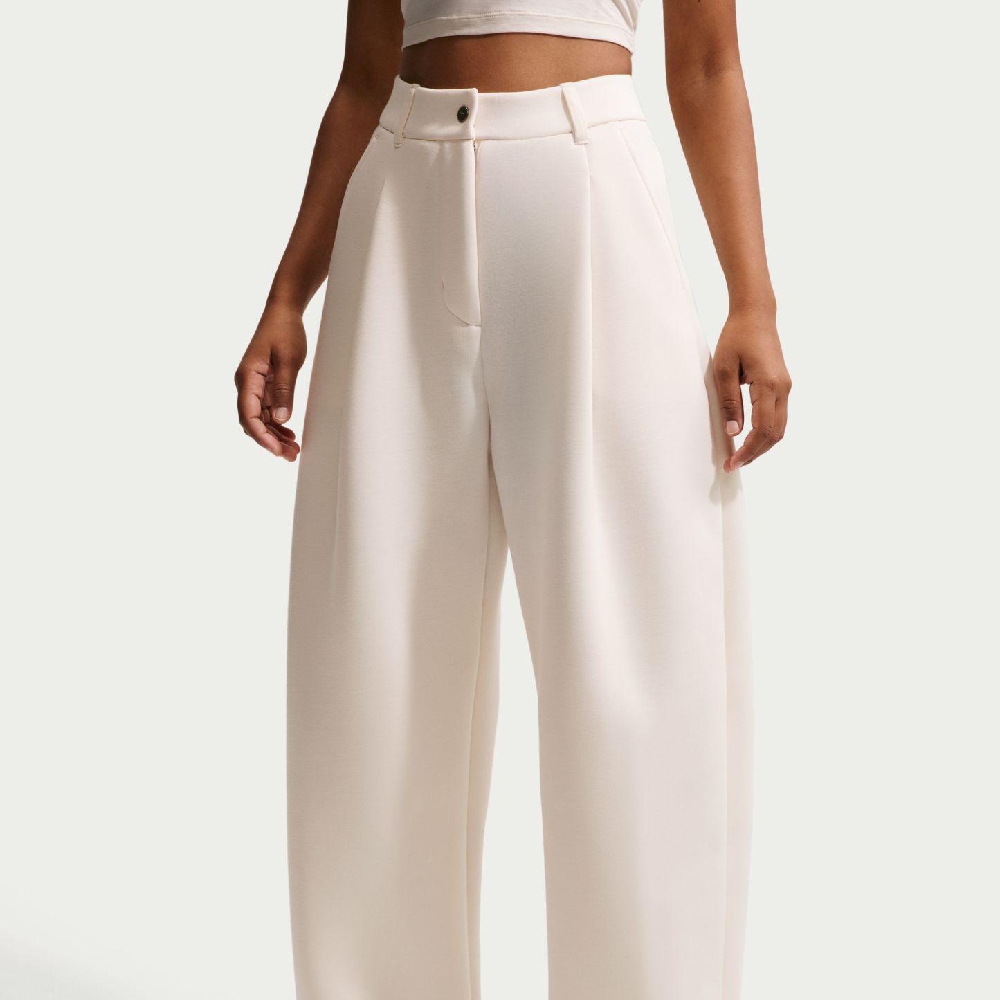 Nike Women's Sportswear Loose Mid-Rise Fleece Trousers - Chalk image 2