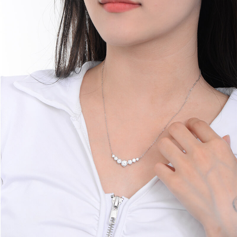 MARDAZA Brilliant V Cluster Round Cut Sterling Silver Moissanite Necklace