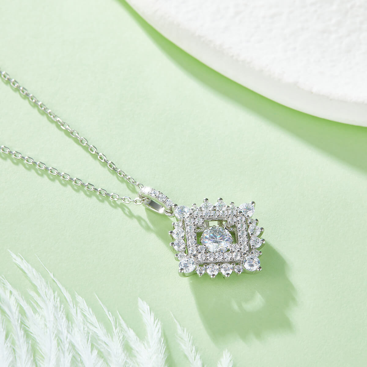 MARDAZA Dancing Halo Frame Round Cut Sterling Silver Moissanite Necklace