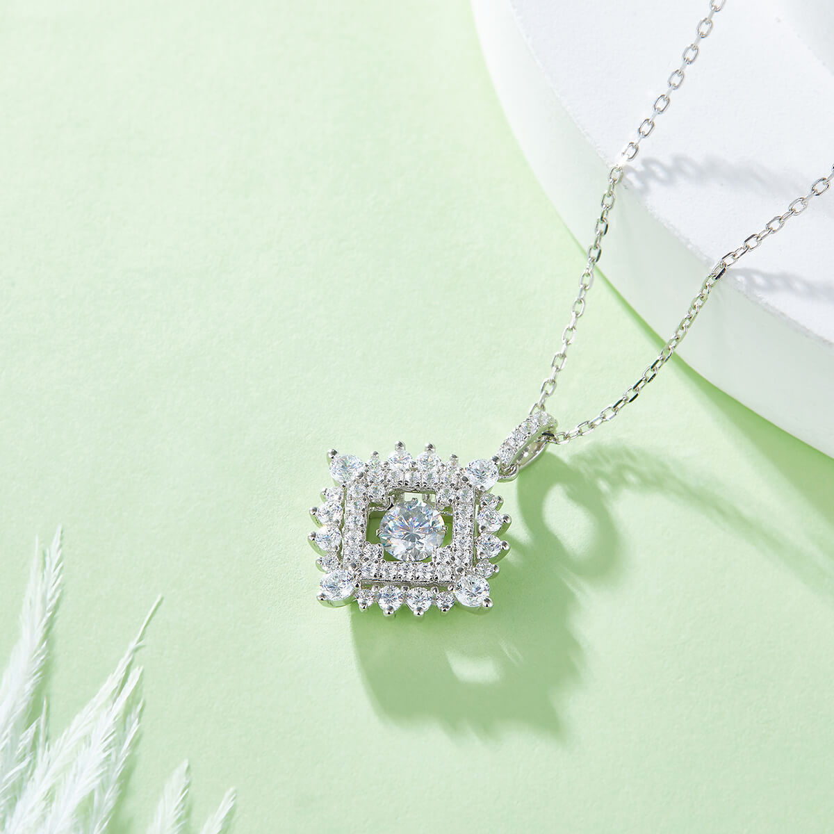 MARDAZA Dancing Halo Frame Round Cut Sterling Silver Moissanite Necklace