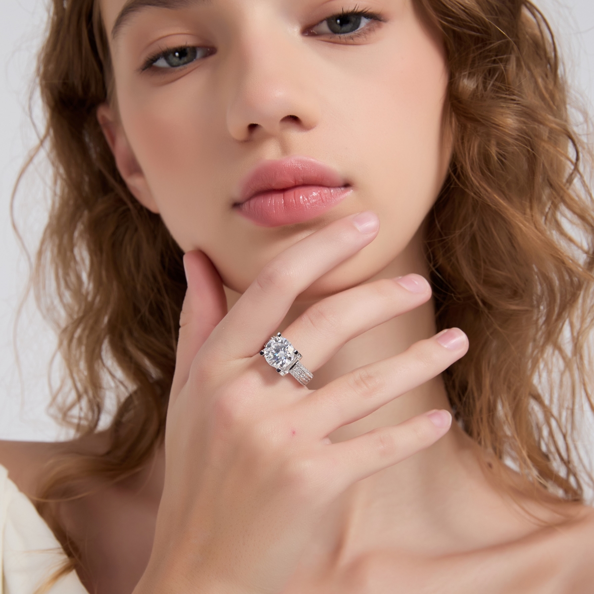 MARDAZA Luxury Round Cut Sterling Silver Moissanite Ring