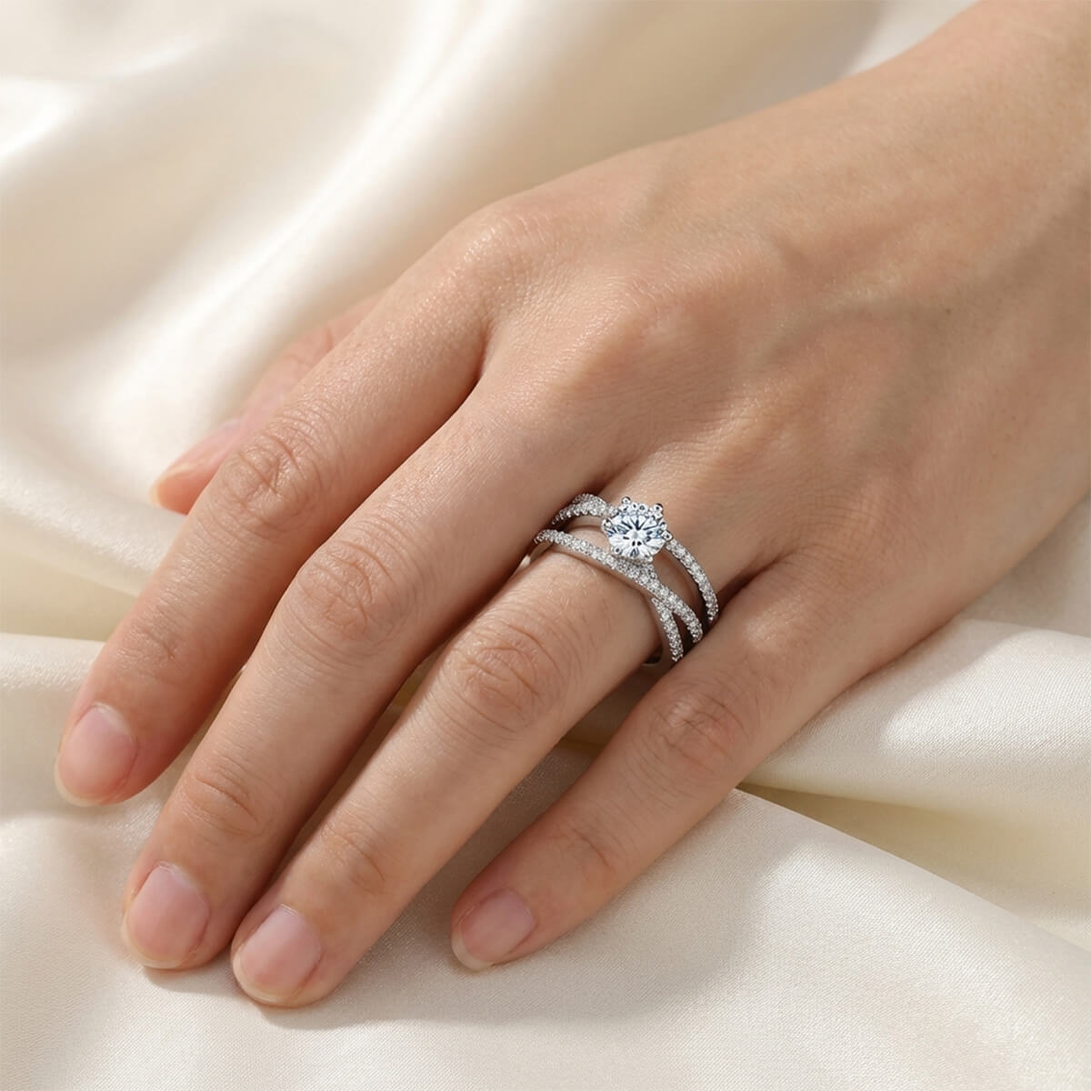 MARDAZA Infinity Twist Round Cut Sterling Silver Moissanite Ring