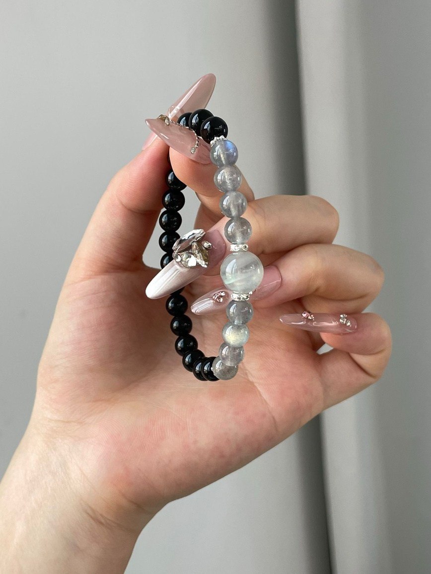 Detailed photo of Moonstone reflection and Obsidian polish