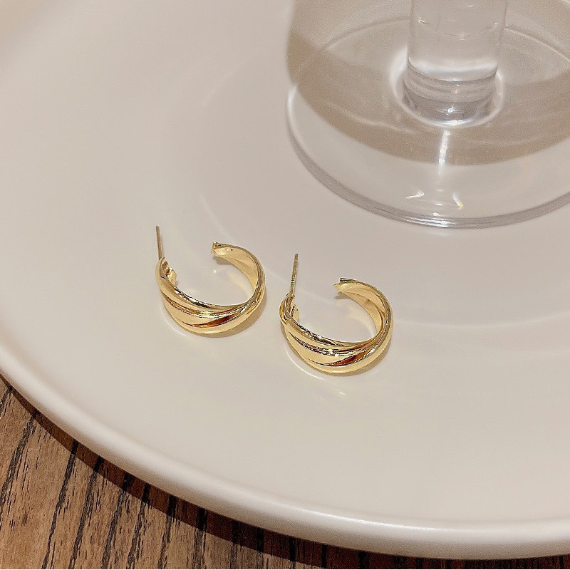  Gold chunky hoop earrings product close-up