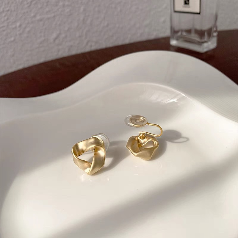 Gold earrings backing and closure detail