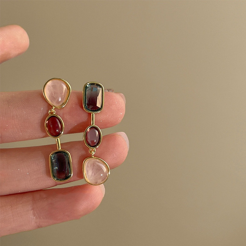 Handheld Multicolor Resin Drop Earrings Detail