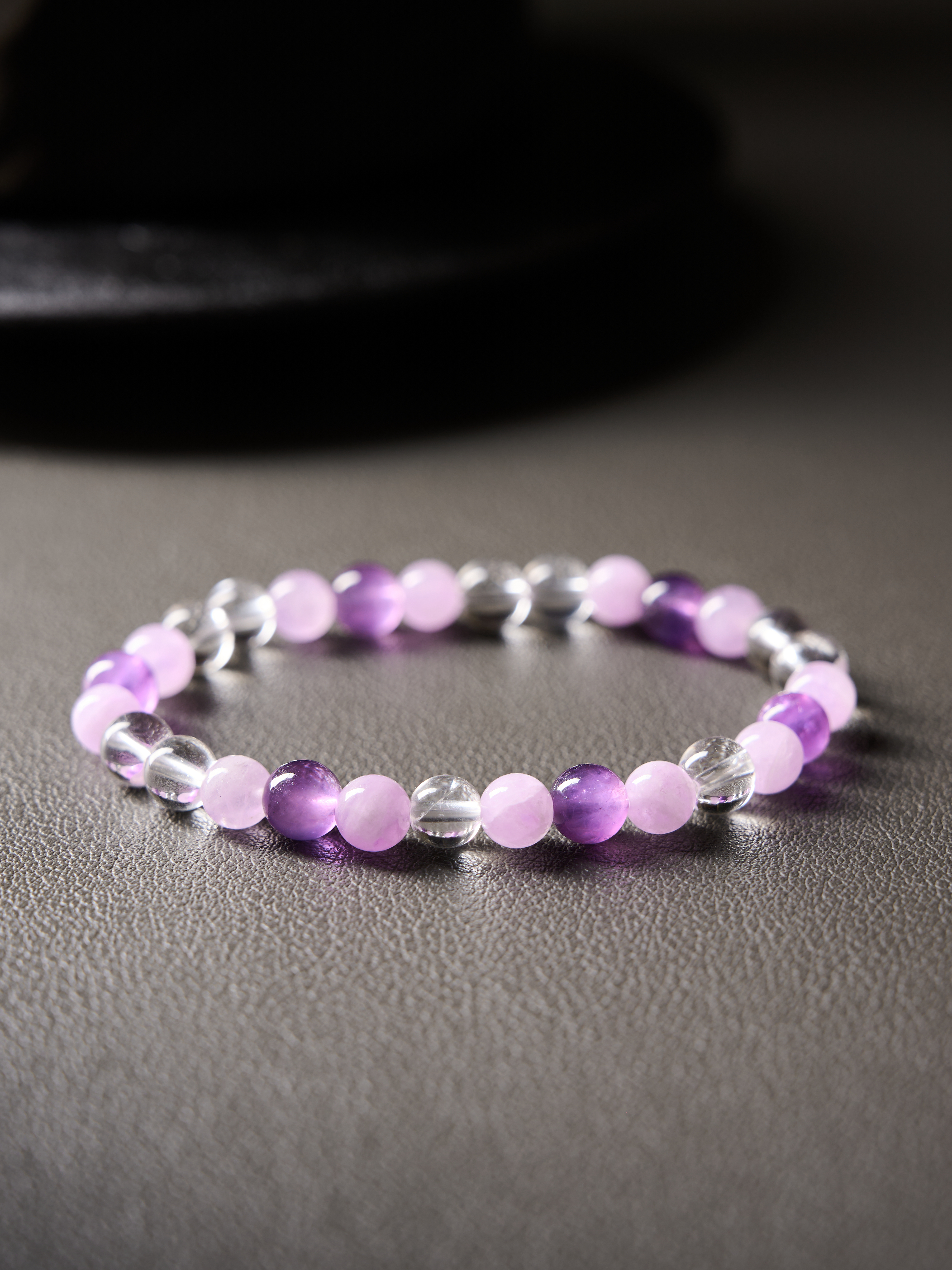 AvigJewelry clear quartz, amethyst and kunzite handcrafted bracelet, elastic 16–18 cm — full flat-lay top view