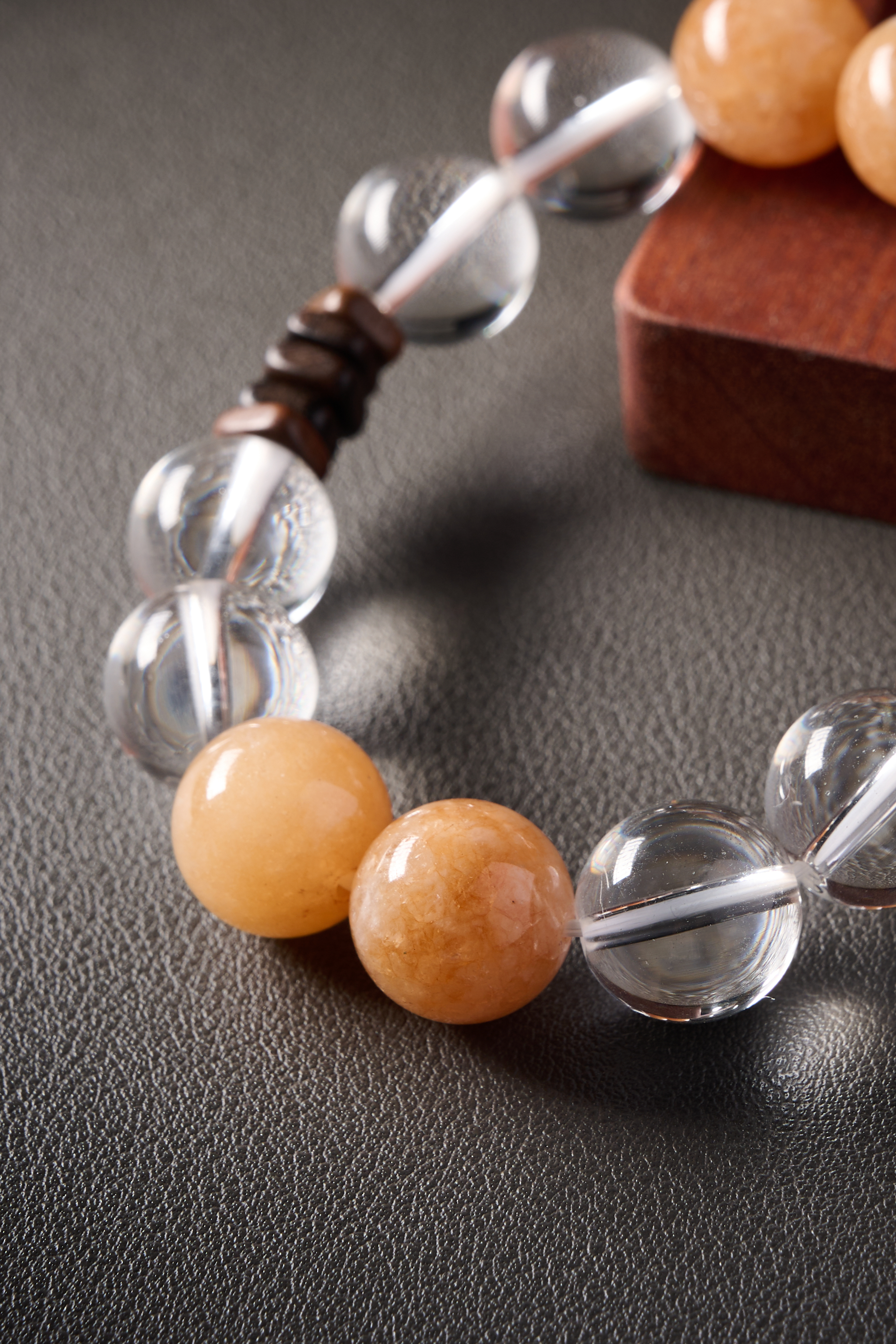 Close-up – warm yellow jade beads with glossy polish, smooth round surface and natural tone.