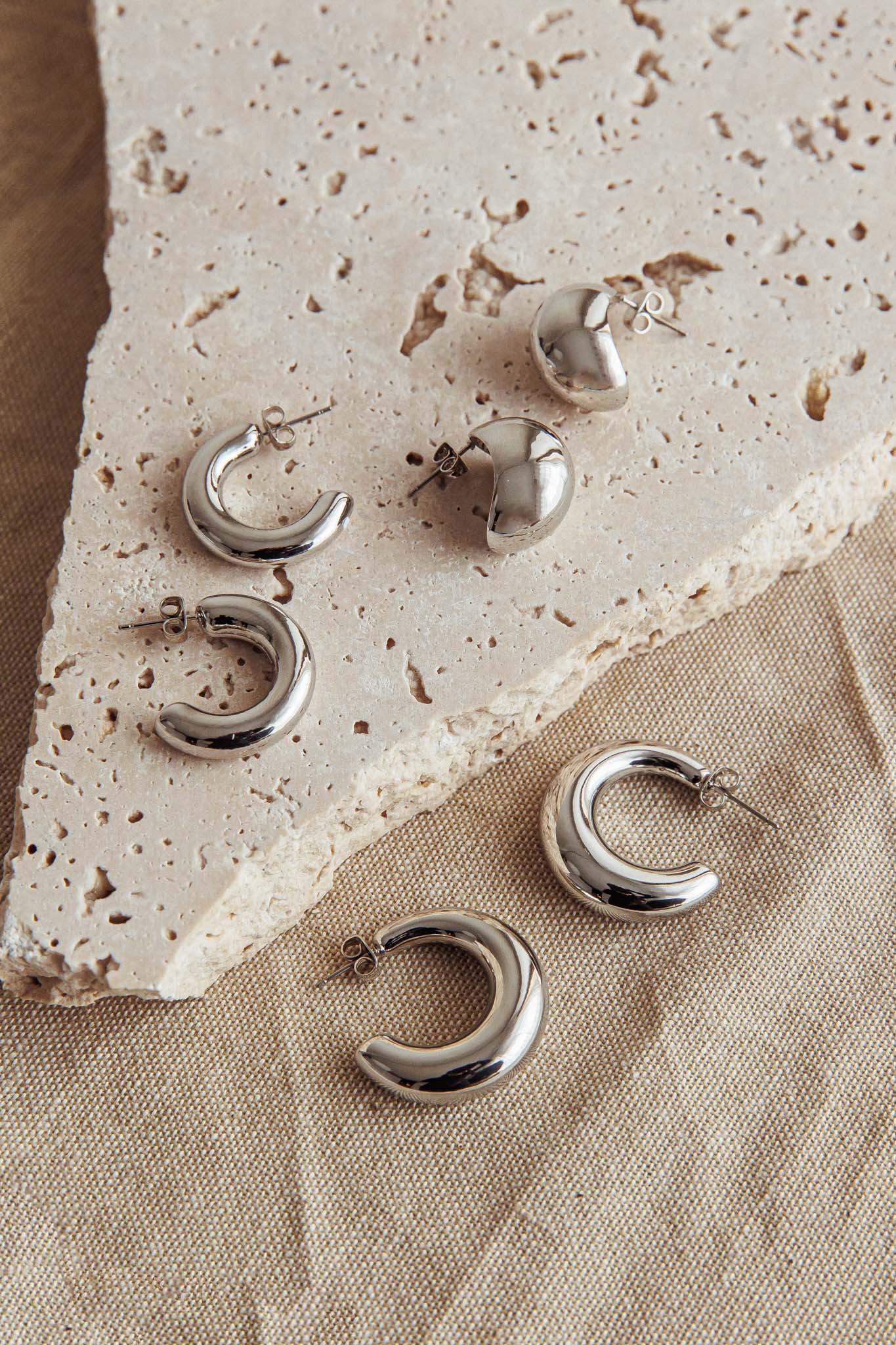 Anjelica Oval Earrings Dark Silver-Fable Dress