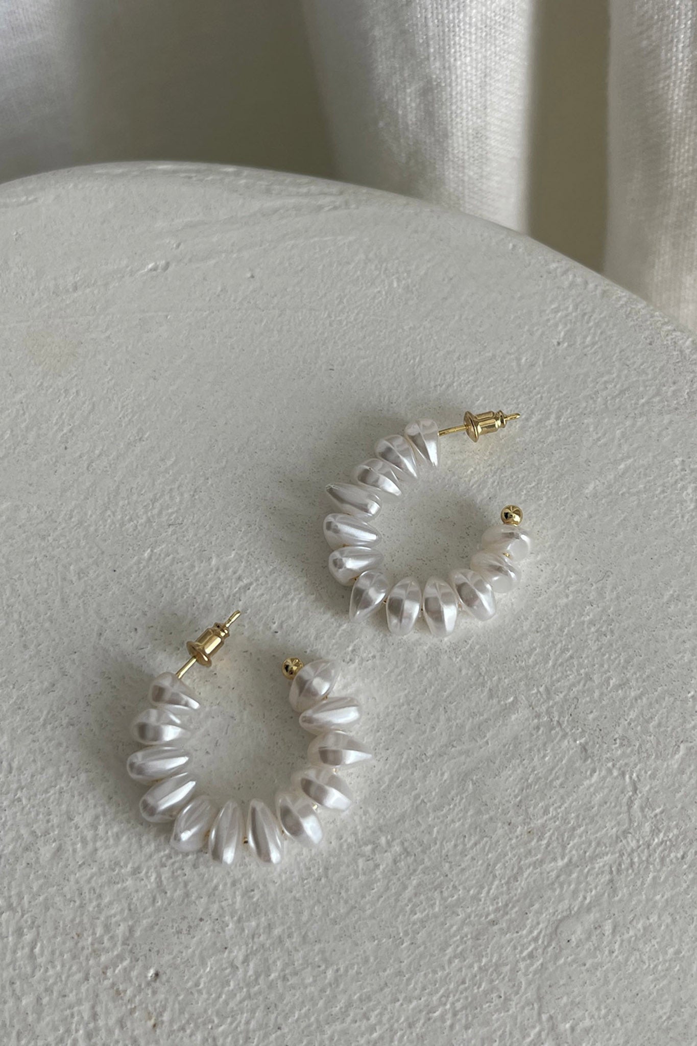 Ohana Baroque Pearl Hoop Earrings Gold-Fable Dress