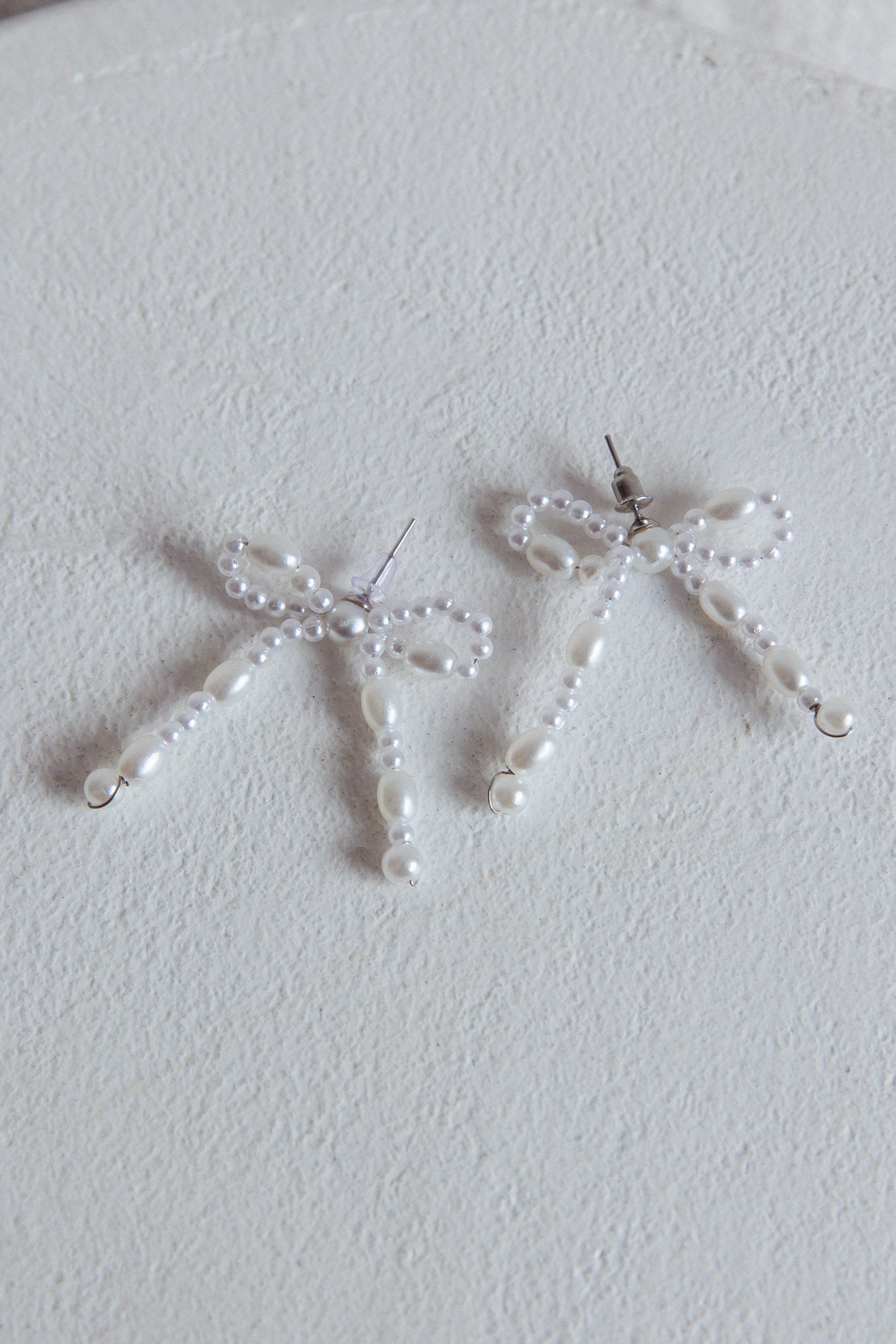 Anita Bow Stud Earrings Pearl-Fable Dress