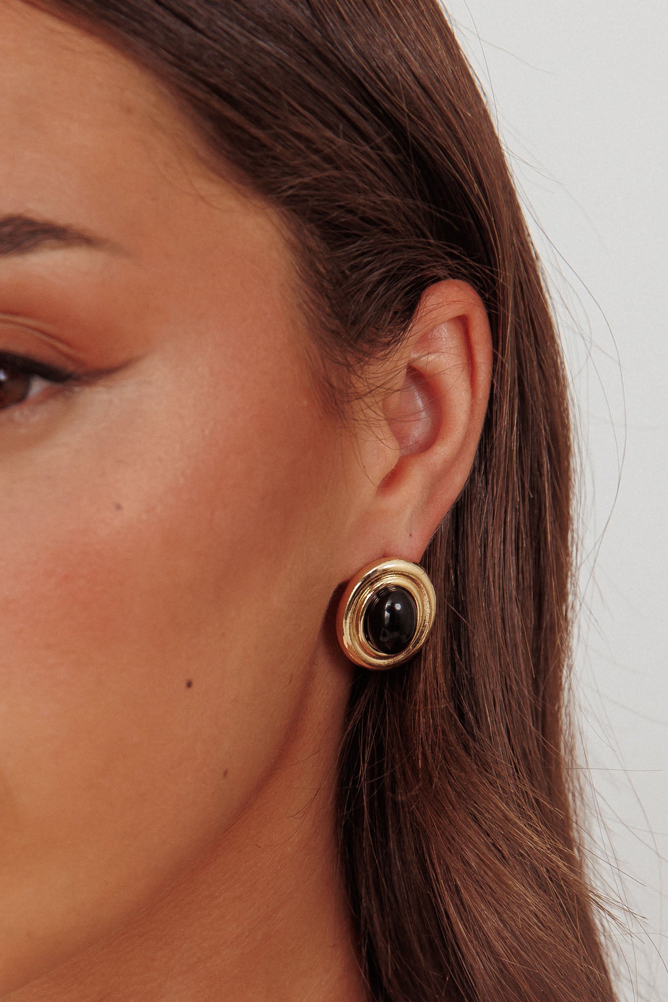 Anjelica Oval Earrings Gold Black-Fable Dress