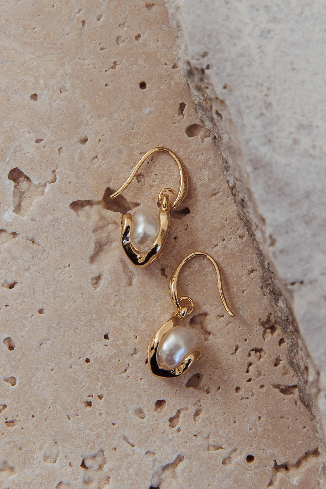 Saralee Pearl Drop Earrings Gold/Pearl-Fable Dress