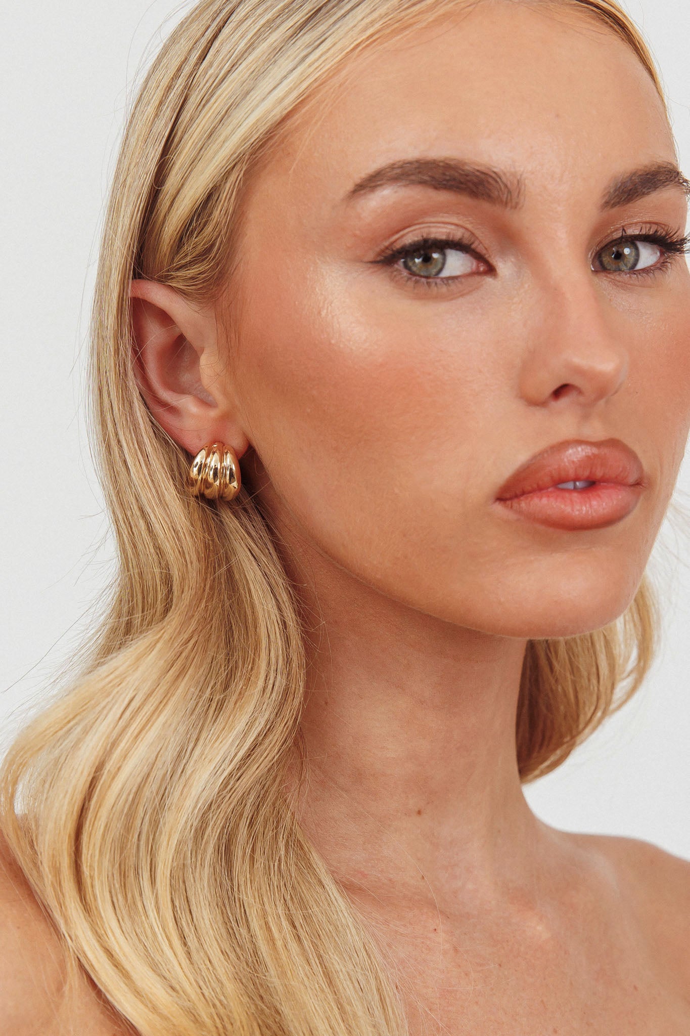 Melanie Ridged Earrings Gold-Fable Dress