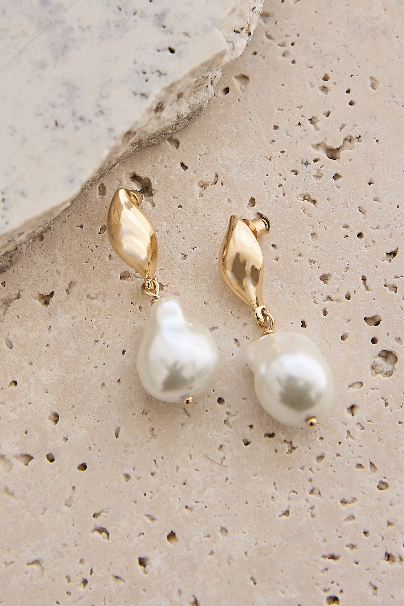 Arna Baroque Pearl Drop Earrings Gold/Pearl-Fable Dress