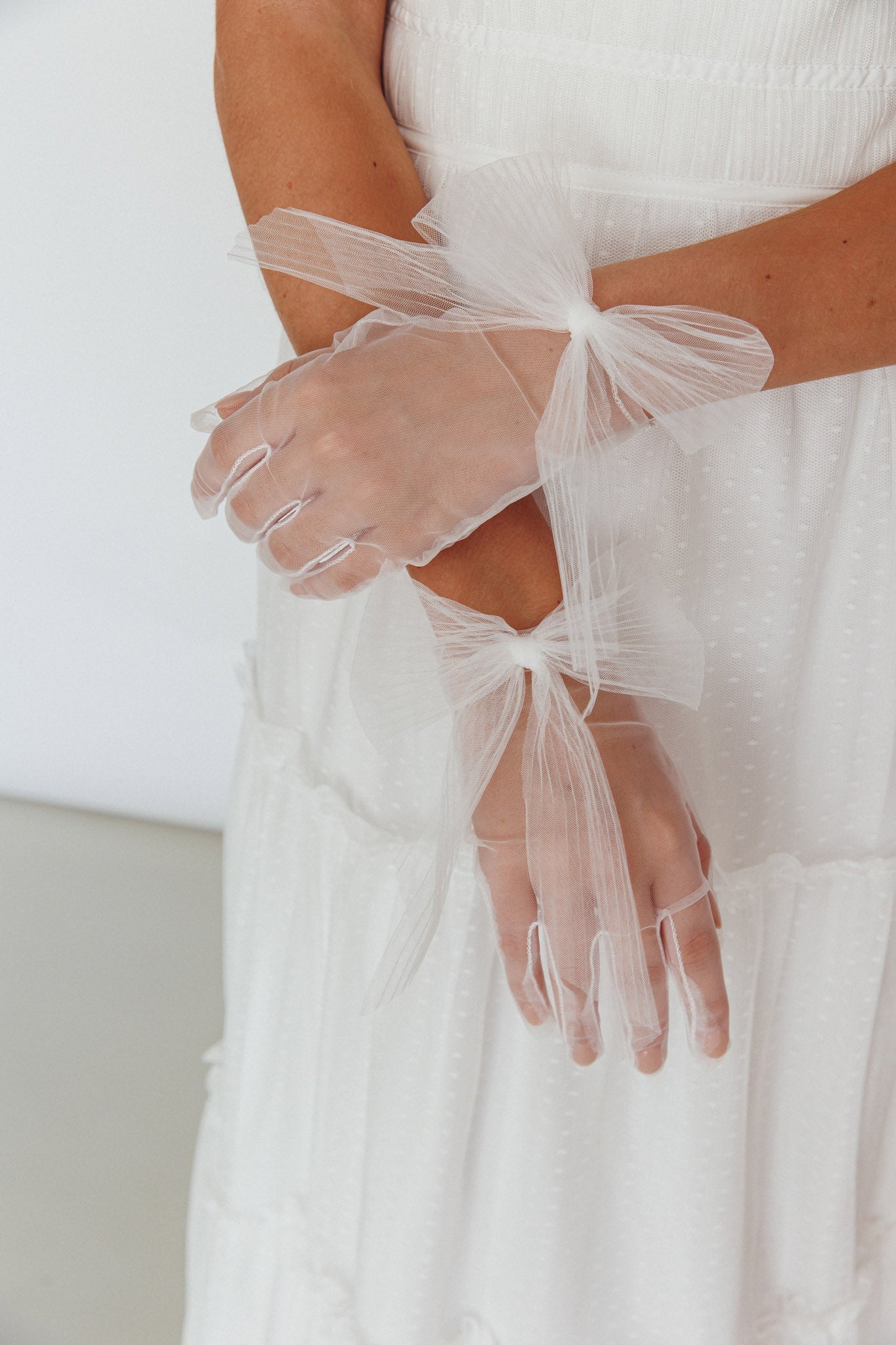 Evangeline Bow Gloves White-Fable Dress